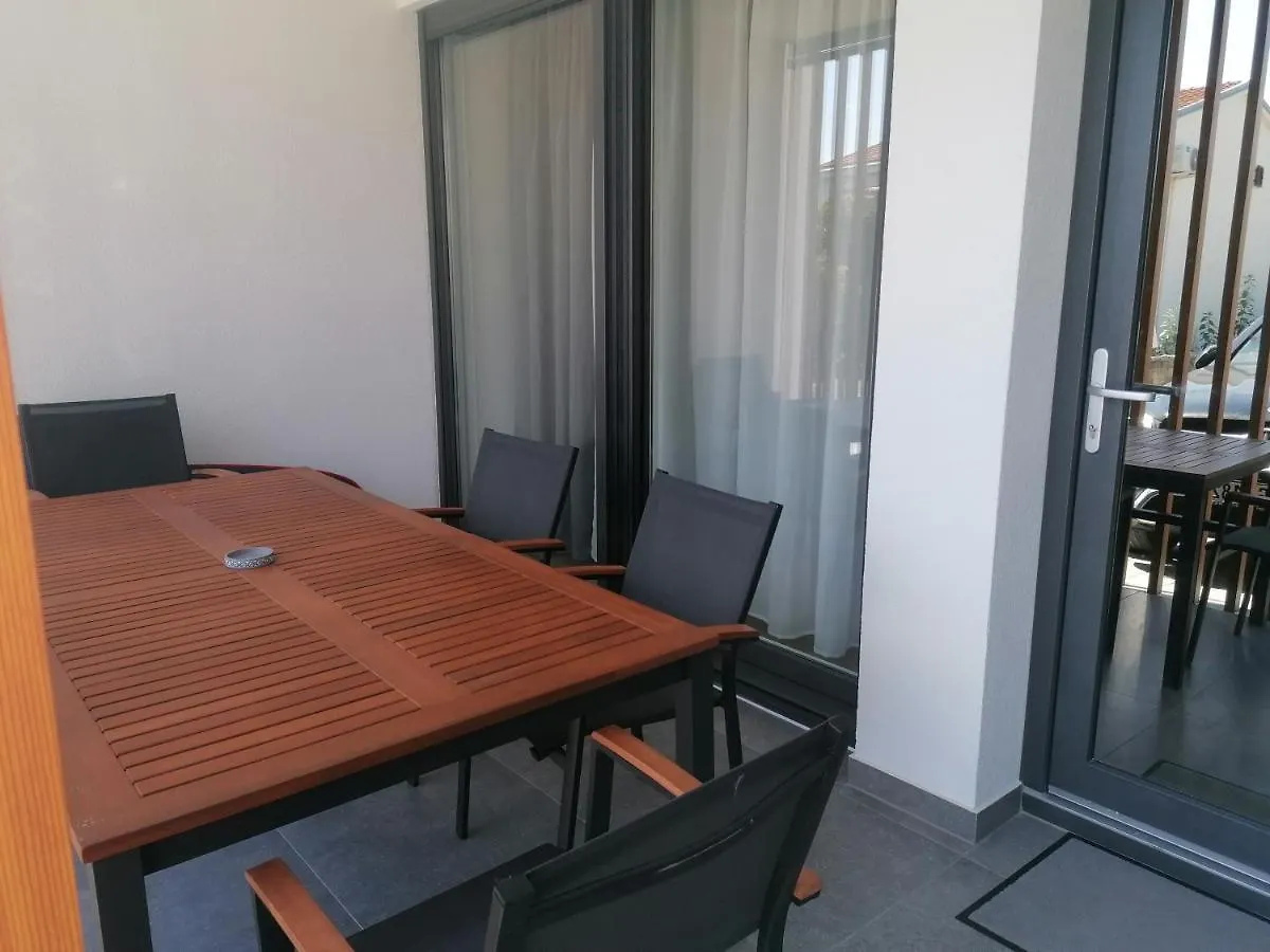 Vir Apartment Luisa