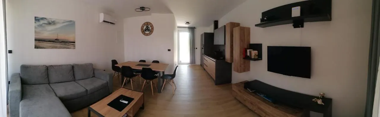 Vir Apartment Luisa 0*,
